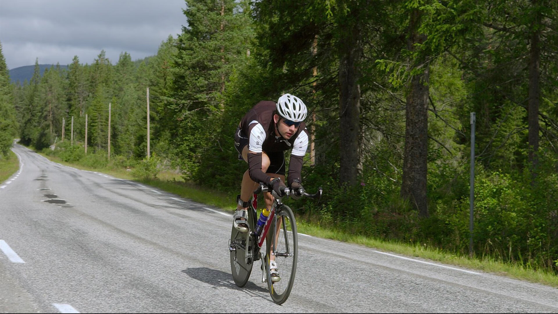 基：全黑队防守端的“专职拦截员”，他总能在最需要的时刻做出关键动作